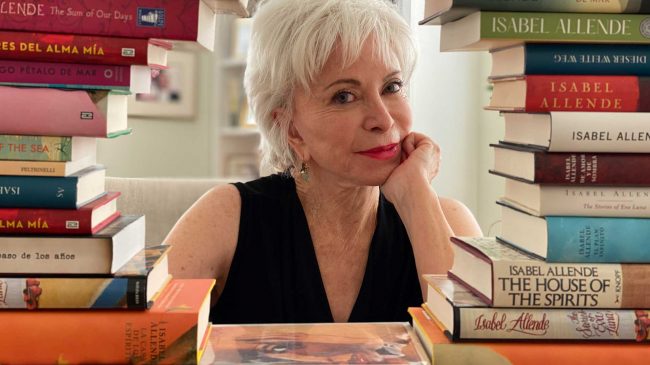 De los Trueba a ‘Violeta’, Isabel Allende cumple 40 años de éxitos literarios