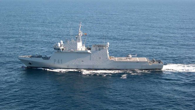 Robles anuncia el envío de un buque al Mar Negro en plena tensión entre la OTAN y Rusia