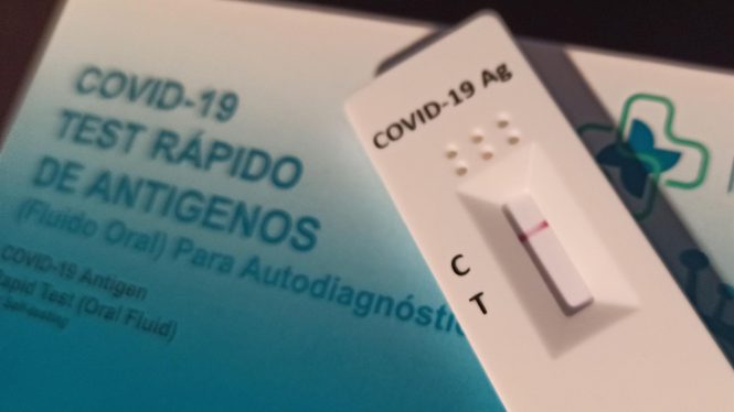 El Gobierno fija en 2,94 euros el precio máximo de los test de antígenos en farmacias