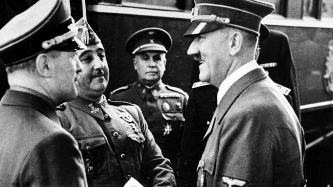 Piden revocar los honores que Franco concedió a Hitler con motivo de la visita del canciller