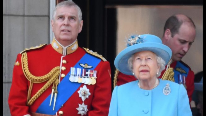 Isabel II despoja al príncipe Andrés de sus honores por su acusación de abuso sexual