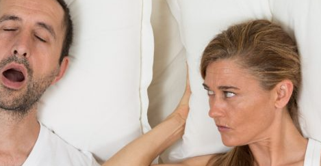 Cinco motivos que te hacen roncar y cómo evitarlos de forma sencilla