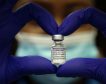 Pfizer anuncia que podría tener lista en marzo una vacuna adaptada a ómicron