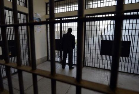 El preso por el que expedientaron a los tres funcionarios de Villena degolló a otro trabajador