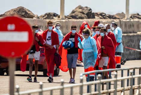 Cientos de marroquíes vuelan a diario a la Península por la avalancha migratoria en Lanzarote
