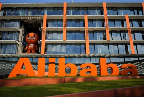 Alibaba prepara la apertura de un gran centro logístico en España para competir con Amazon
