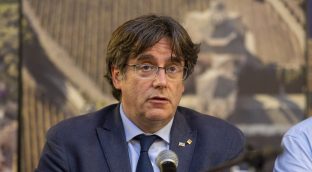 Puigdemont abandona a Borràs y no se pronuncia sobre la desobediencia en el Parlament