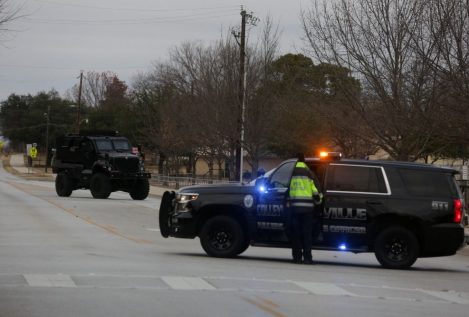 Abatido un hombre tras secuestrar durante horas a varias personas en una sinagoga de Texas