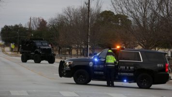 Abatido un hombre tras secuestrar durante horas a varias personas en una sinagoga de Texas