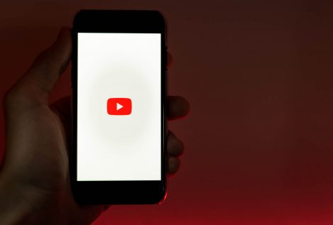 Verificadores de todo el mundo acusan a YouTube de desinformación y le piden que tome medidas