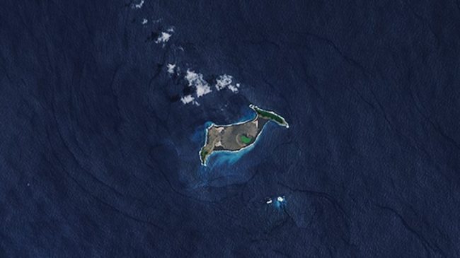 Un tsunami provocado por la erupción de un volcán golpea la isla de Tonga