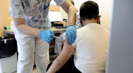 Un nuevo estudio demuestra que las vacunas contra la covid-19 ofrecen una protección duradera