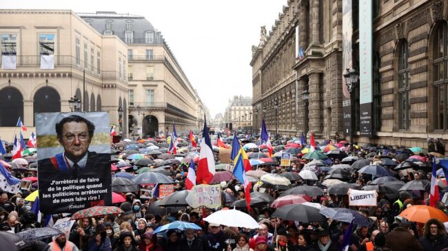 Protestas multitudinarias contra las restricciones por el coronavirus en Francia, Alemania y Austria