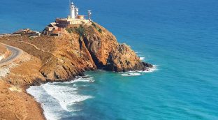 Un parque eólico en el Cabo de Gata indigna a vecinos, ecologistas y políticos