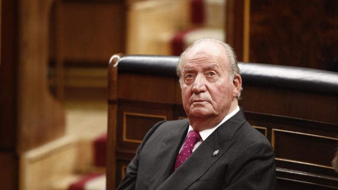 El Rey emérito espera que la Fiscalía cierre el caso para regresar a España