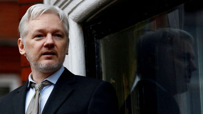 Un tribunal británico permite a Assange recurrir su extradición a EEUU