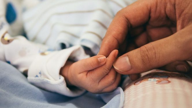 Más de 1.000 solicitudes de ayudas a la natalidad registradas en dos semanas en Madrid