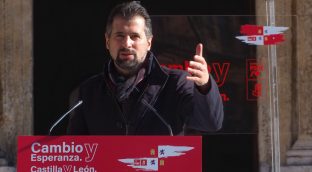 Sánchez retiene la salida de Tudanca para evitar un congreso que eclipse el pacto del PP con Vox
