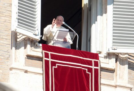 El Papa otorga por primera vez a mujeres el ministerio de lectoras