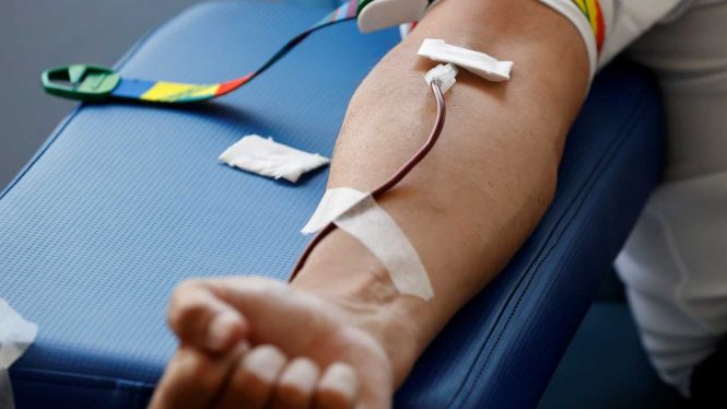 Los hospitales de Madrid urgen a donar sangre por la falta de reservas