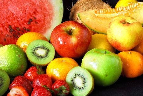 Las mejores frutas para comer por la noche (o para cenar) y que no te impidan adelgazar
