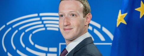 Facebook amenaza con irse de Europa si no le dejan transferir datos de sus usuarios a EEUU