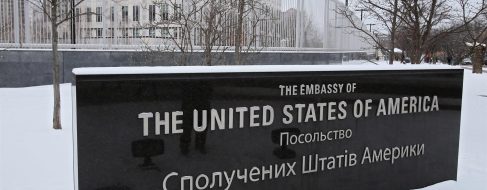 Estados Unidos ordena a su personal diplomático no esencial que abandone Ucrania