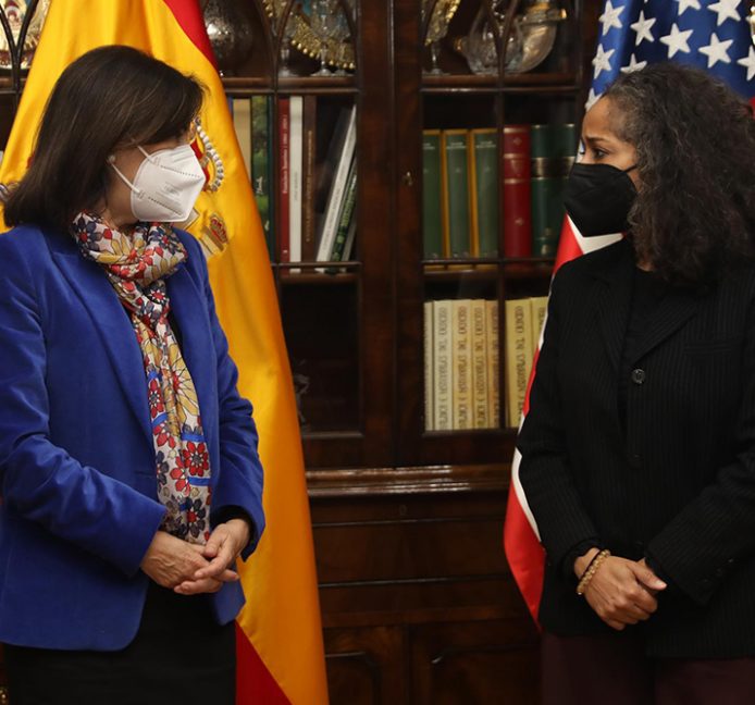 Robles aborda con la nueva embajadora de EEUU en España la crisis con Rusia