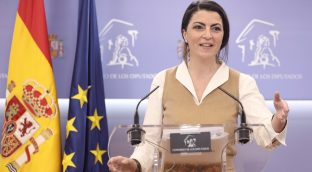 Macarena Olona presidirá los actos de Vox por el Día de Andalucía sin resolver su candidatura