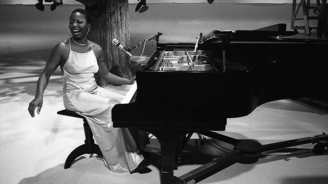La historia del chicle que Warren Ellis robó del piano de Nina Simone