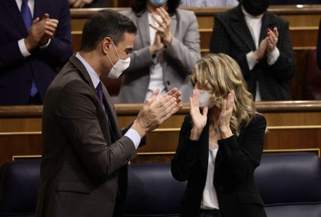 Sánchez asume que Yolanda Díaz recompondrá su crédito perdido acelerando la subida del SMI
