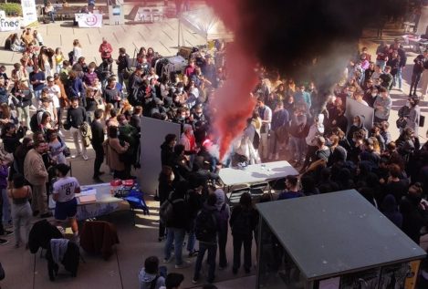 Radicales independentistas echan a S'ha Acabat del campus de la Pompeu Fabra