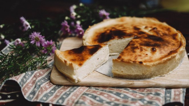Cómo hacer una tarta de queso más 'light' y sana (o cómo no prescindir de la 'cheesecake')