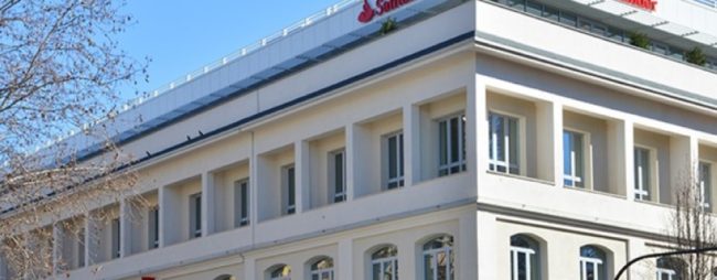 El Santander acelera en Italia y financia la compra de móviles a 600.000 clientes