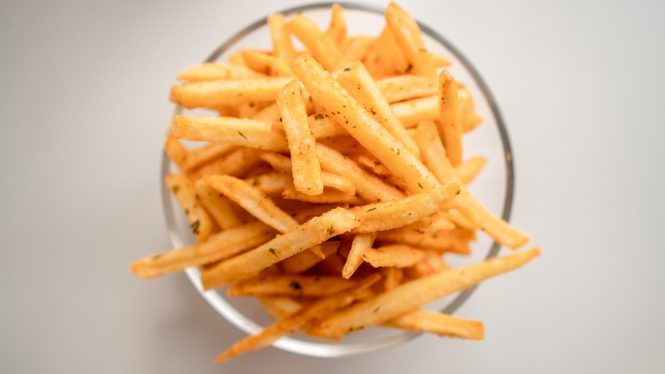Patatas fritas: cómo hacerlas más saludables, sanas y ligeras (para no renunciar a ellas)