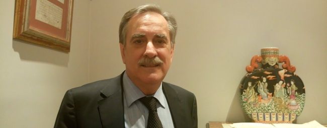 Escándalo en Duro Felguera: el exministro Valeriano Gómez ficha al dueño del despacho donde trabaja