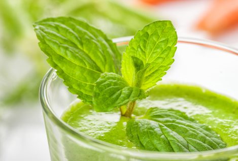 La receta del zumo verde del que todos hablan: ayuda a adelgazar la grasa del vientre
