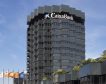 Caixabank protege su inversión en Telefónica ante el temor a un derrumbe de la acción