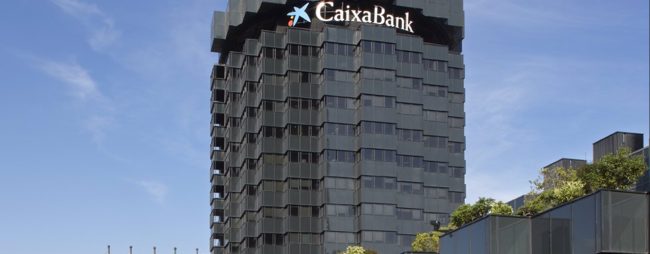 Caixabank protege su inversión en Telefónica ante el temor a un derrumbe de la acción