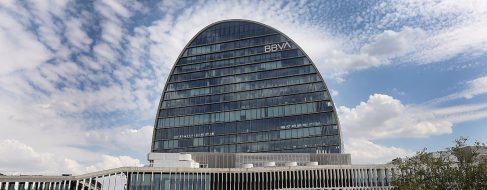 BBVA vende por 200 millones el 12% de la mayor 'teleco' turca al fondo de Erdogan