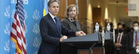EEUU traslada su embajada en Ucrania de Kiev al oeste del país ante la escalada de la crisis