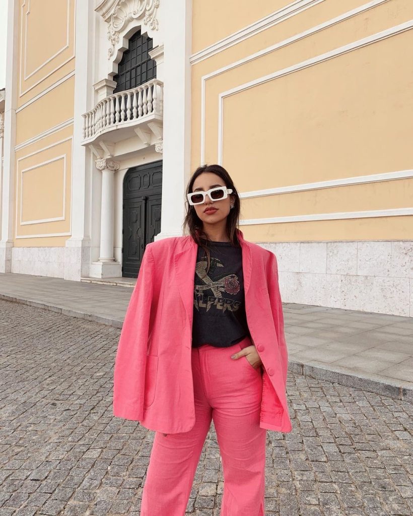 Luna Serrat (@lunaserrat) con traje rosa