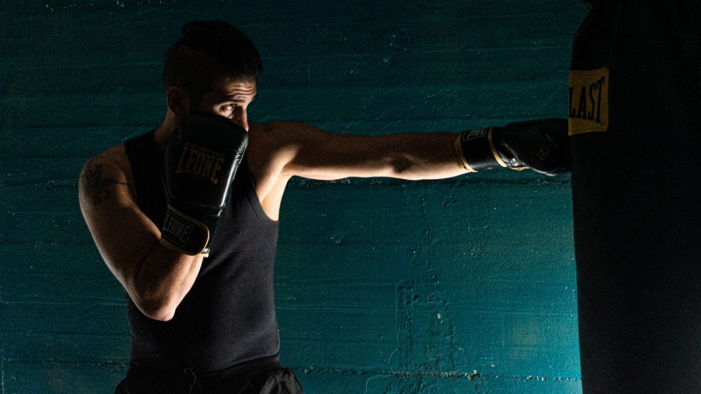 El boxeo mejora la condición física, la coordinación y tonifica un gran número de grupos musculares