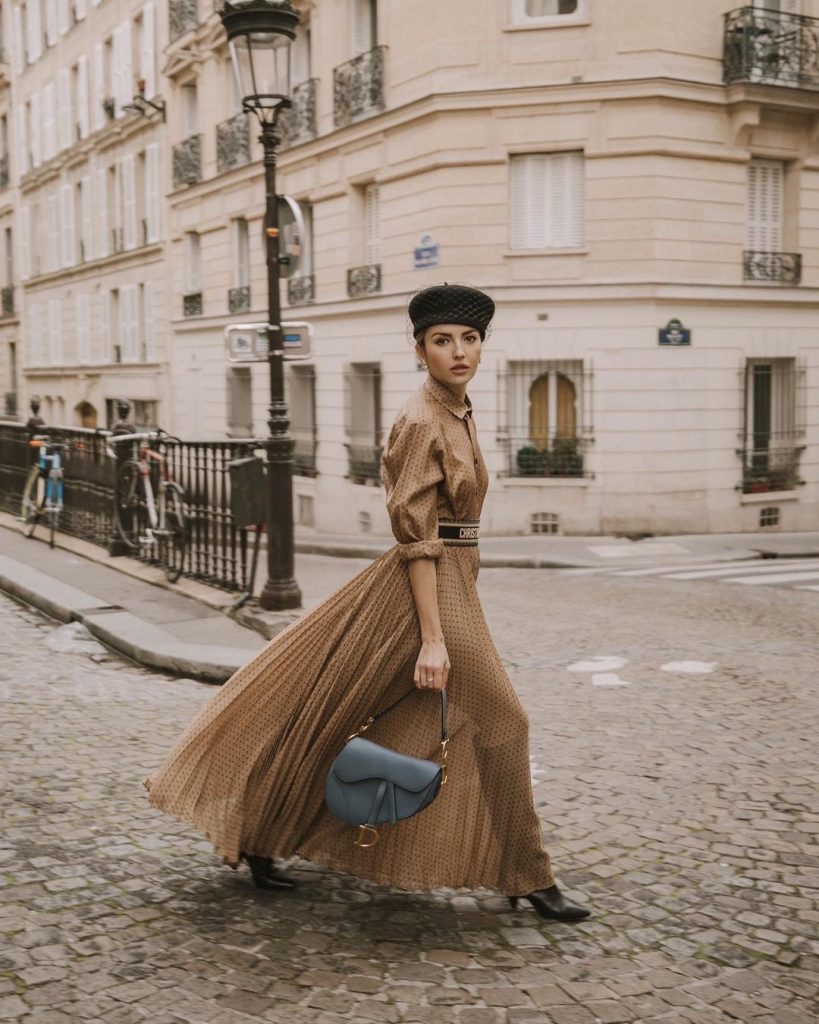 Alexandra por las calles de París en un total look de Christian Dior
