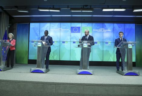 El ministro de exteriores de Uganda ignora a Von der Leyen en la cumbre UE-África