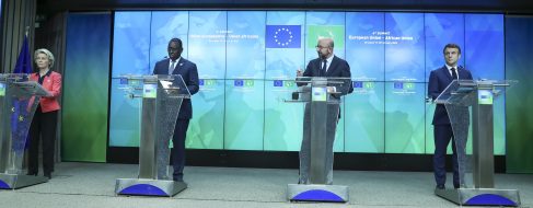 El ministro de exteriores de Uganda ignora a Von der Leyen en la cumbre UE-África
