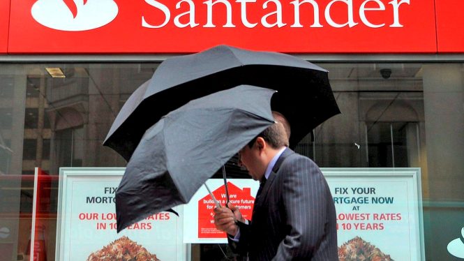 El Santander sufre una pérdida de 400.000 clientes en el último año en España