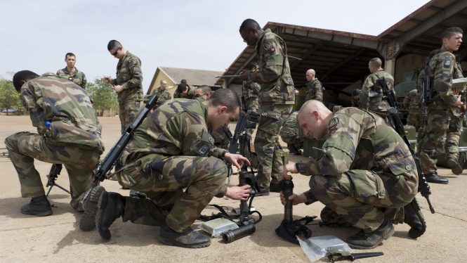 Francia y sus aliados anuncian la retirada «coordinada» de sus tropas de de Mali