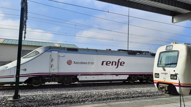 Más de medio centenar de empresas se presentan al concurso de Renfe para renovar la imagen de la marca AVE