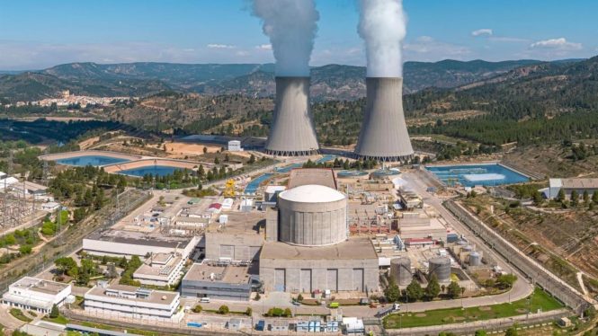Bruselas mantiene el gas y la nuclear como inversiones 'verdes' pese al rechazo de los expertos y España